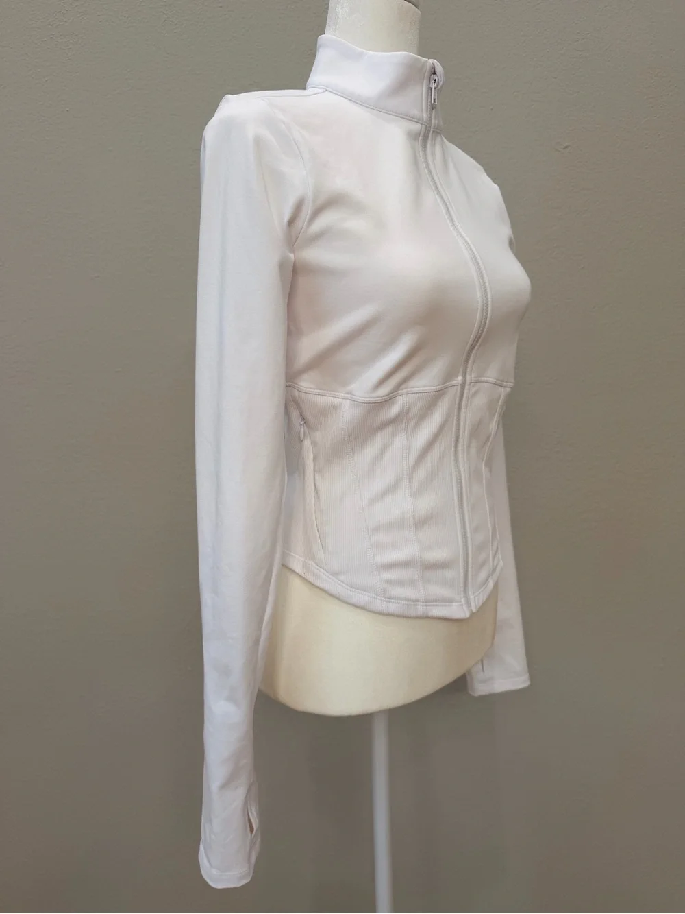 ALO Yoga Airbrush Corset Full Zip Jacket White Size M NWT Sculpting Thumbholes
